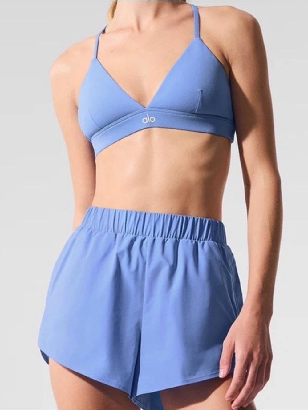 NWT ALO Yoga Splendor Bra & Airbrush Leggings Set XS/XXS
(Crystal Clear Blue)